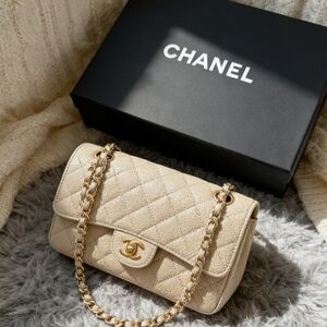 Chanel Classic Flap Medium in Quilted
